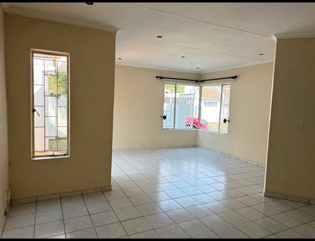 2 BEDROOM TOWNHOUSE FOR SALE IN CELTISDAL